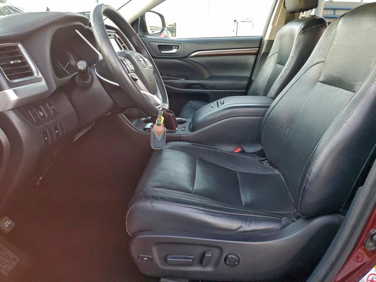 2016 TOYOTA HIGHLANDER