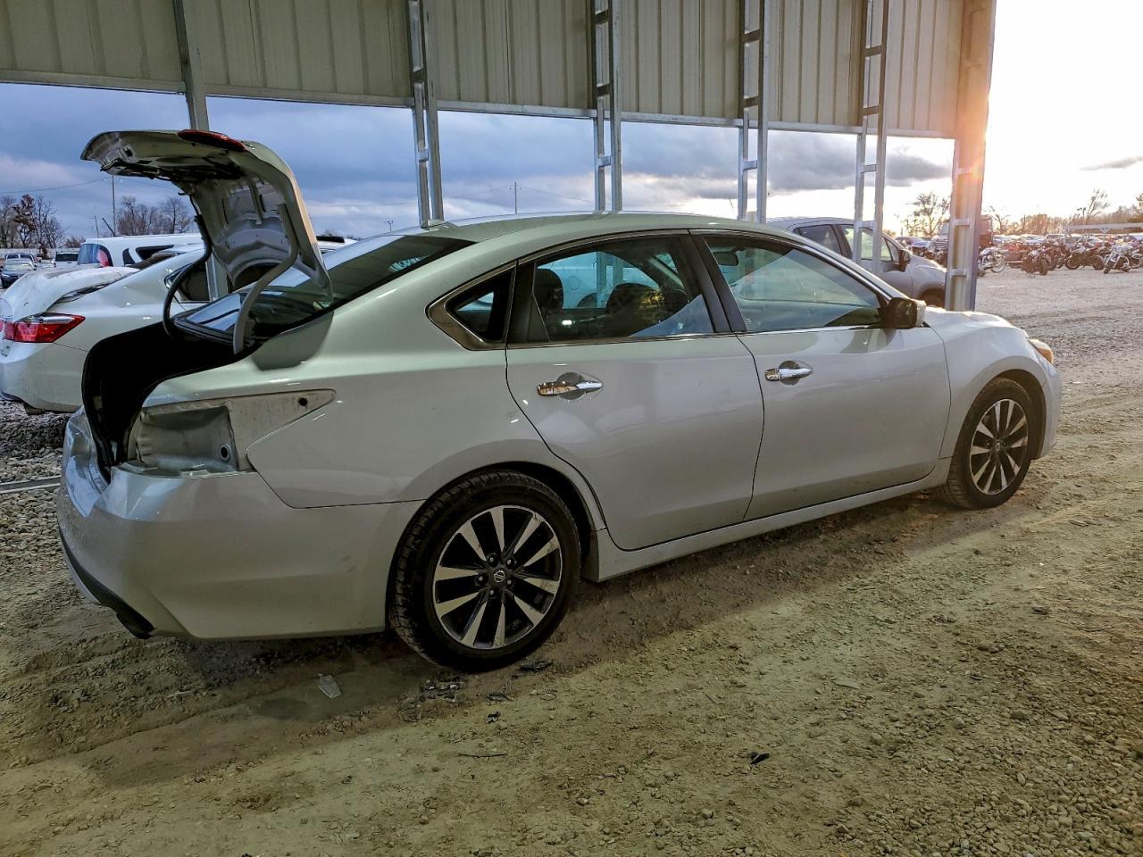 2017 NISSAN ALTIMA