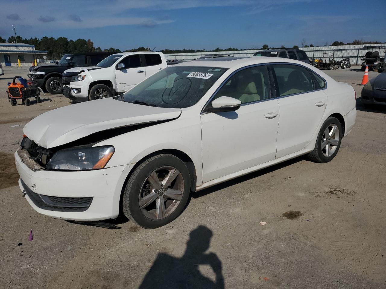 2012 VOLKSWAGEN Passat