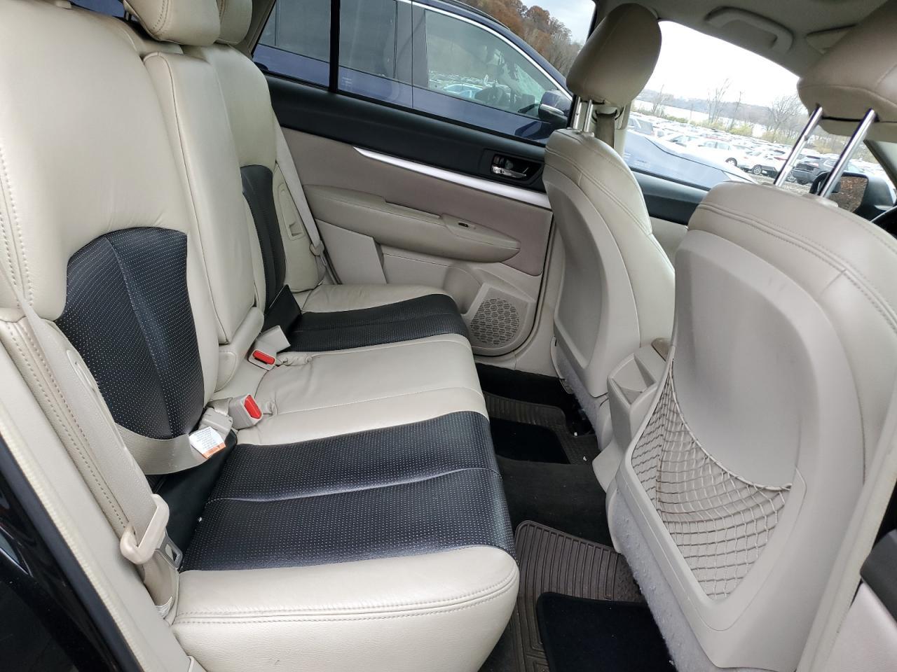 2014 SUBARU Outback