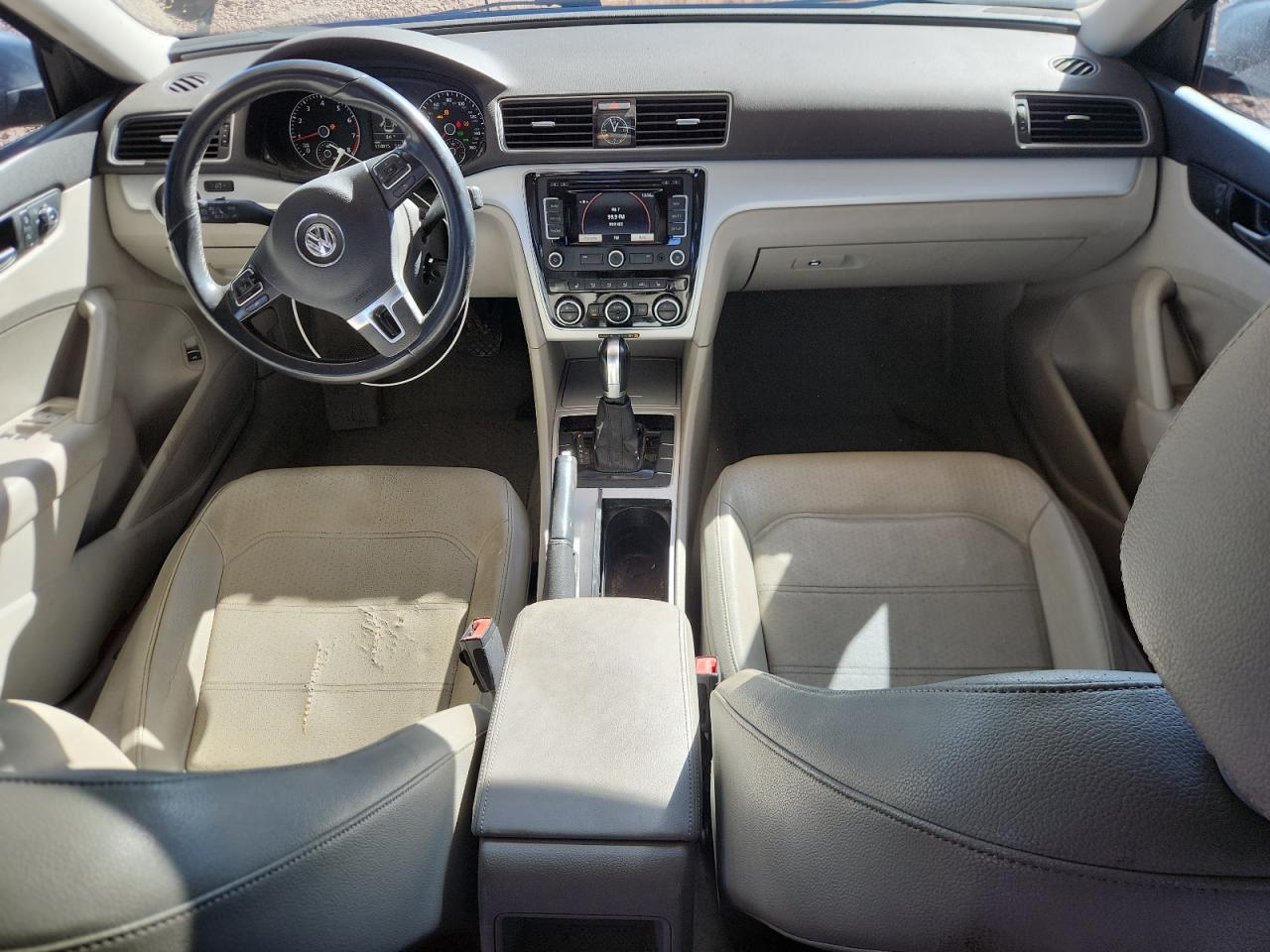 2012 VOLKSWAGEN Passat