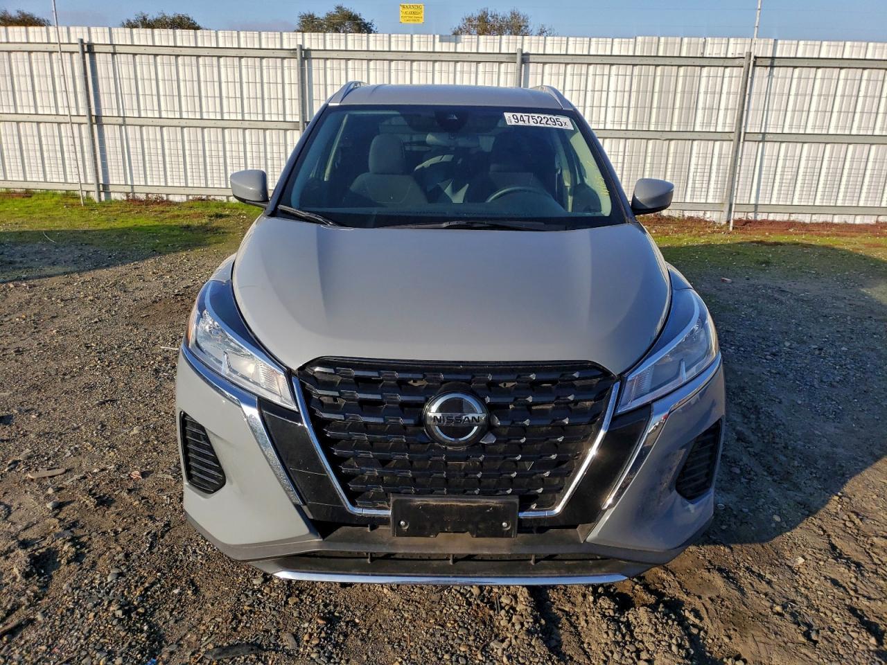 2021 NISSAN KICKS