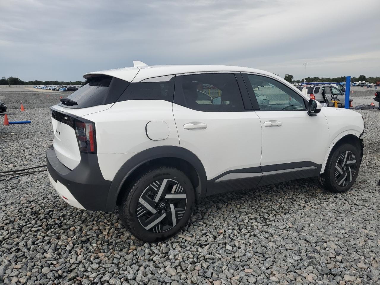 2025 NISSAN KICKS