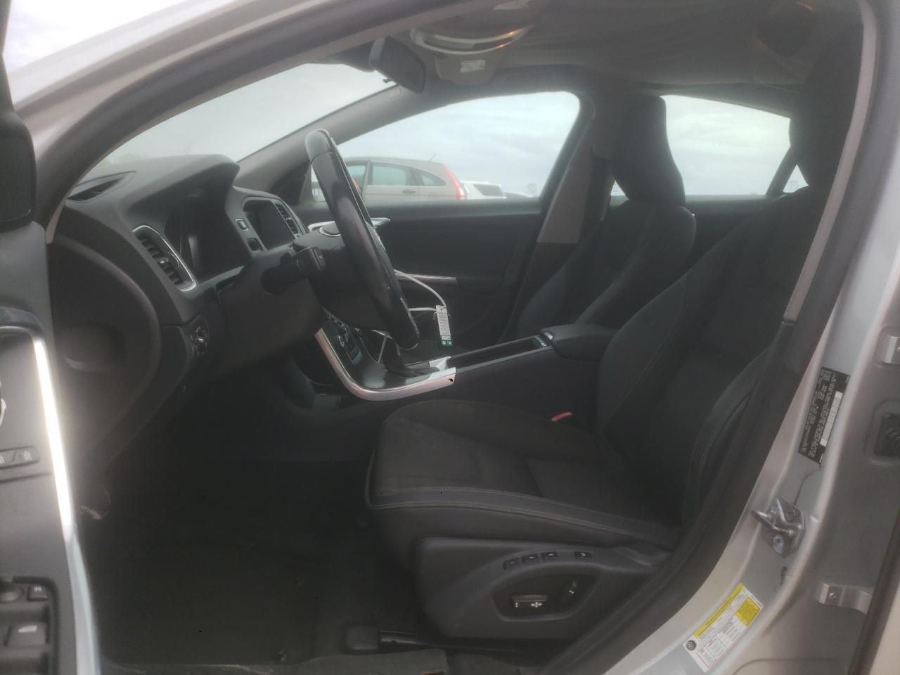 2015 VOLVO S60