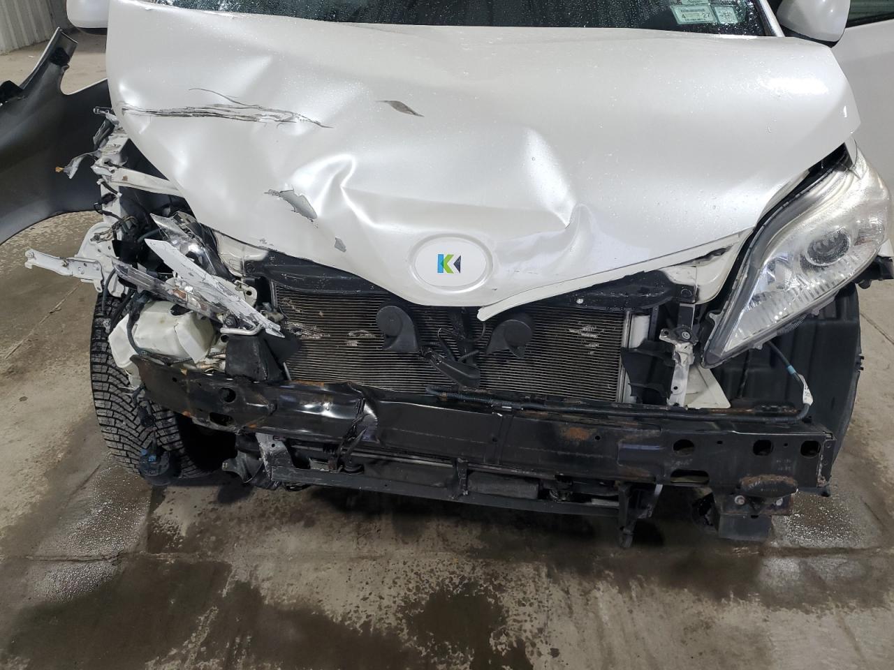 2015 TOYOTA SIENNA