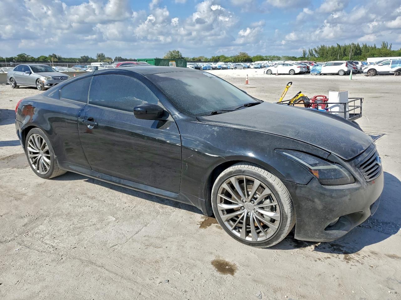 2014 INFINITI Q60
