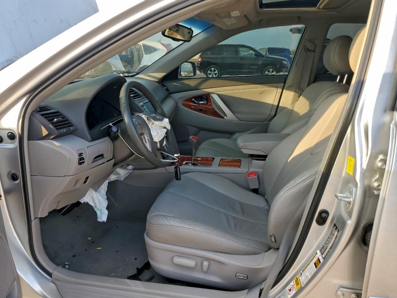 2011 TOYOTA CAMRY