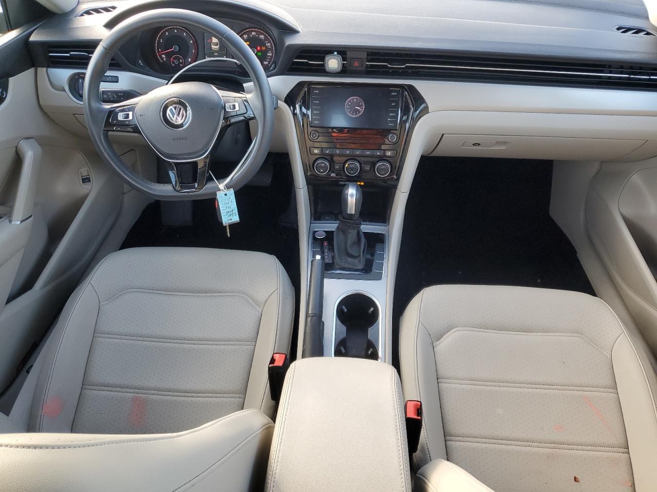 2022 VOLKSWAGEN Passat