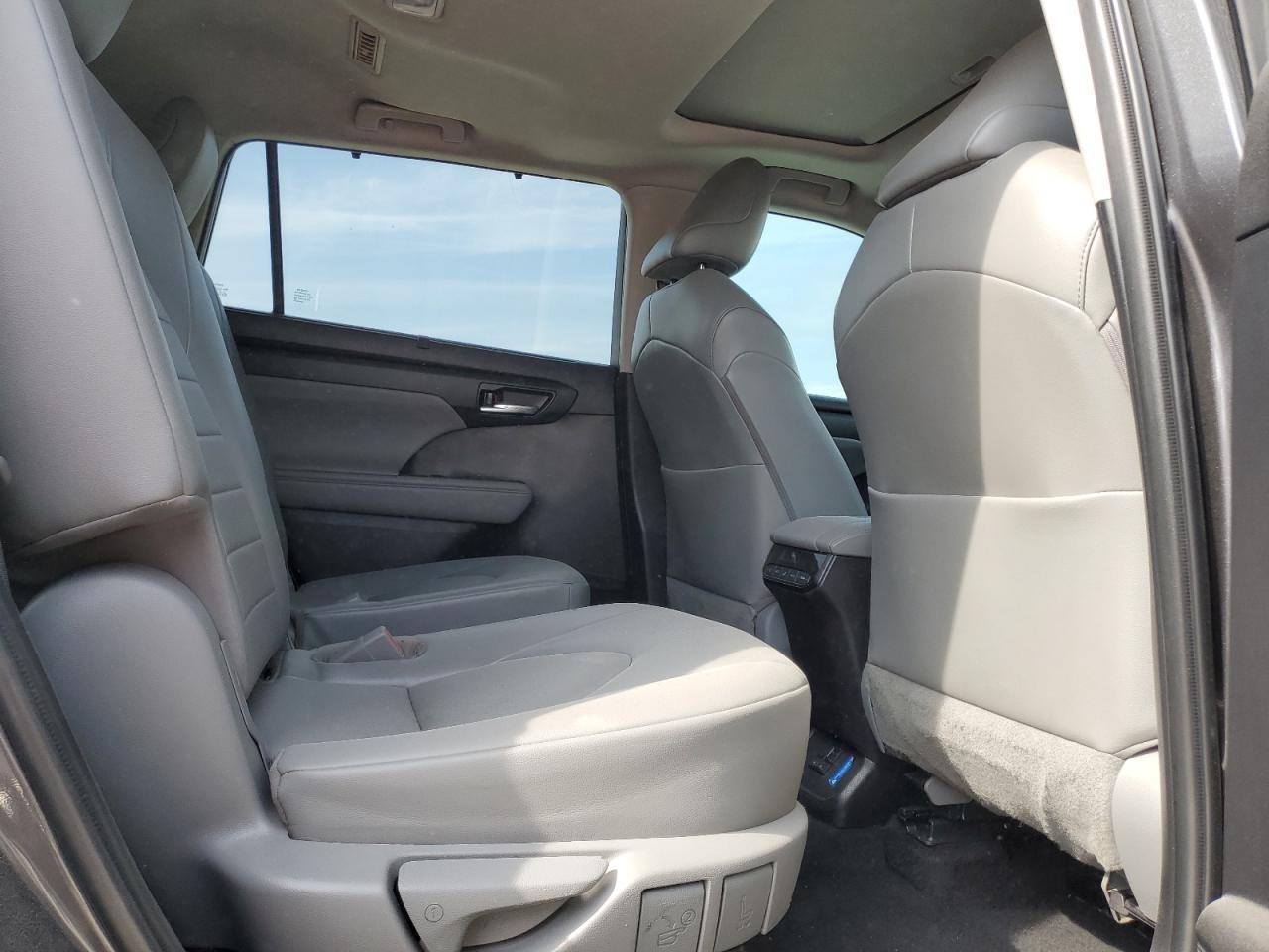 2022 TOYOTA HIGHLANDER