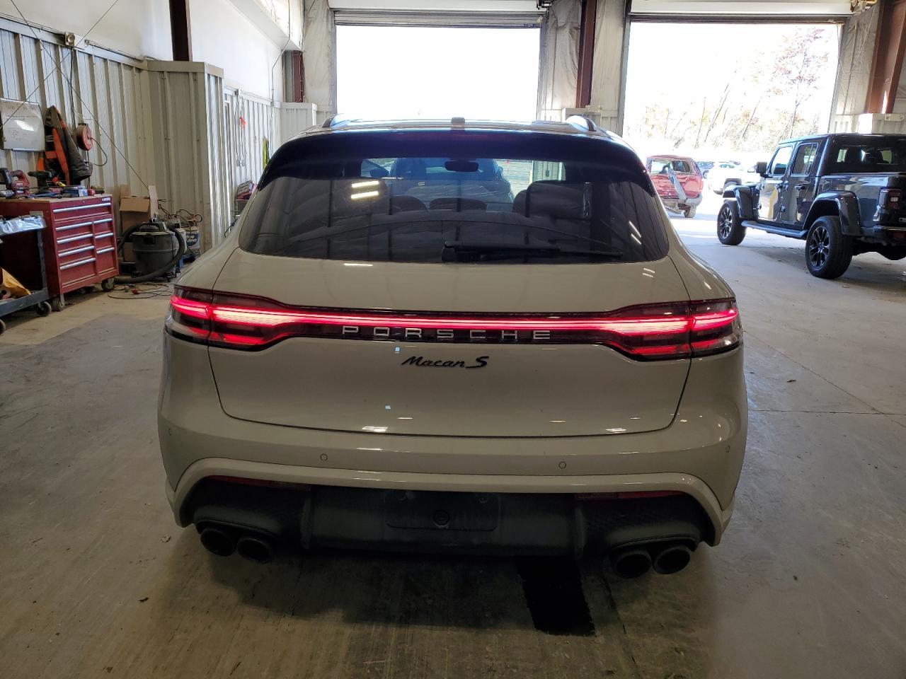 2024 PORSCHE Macan