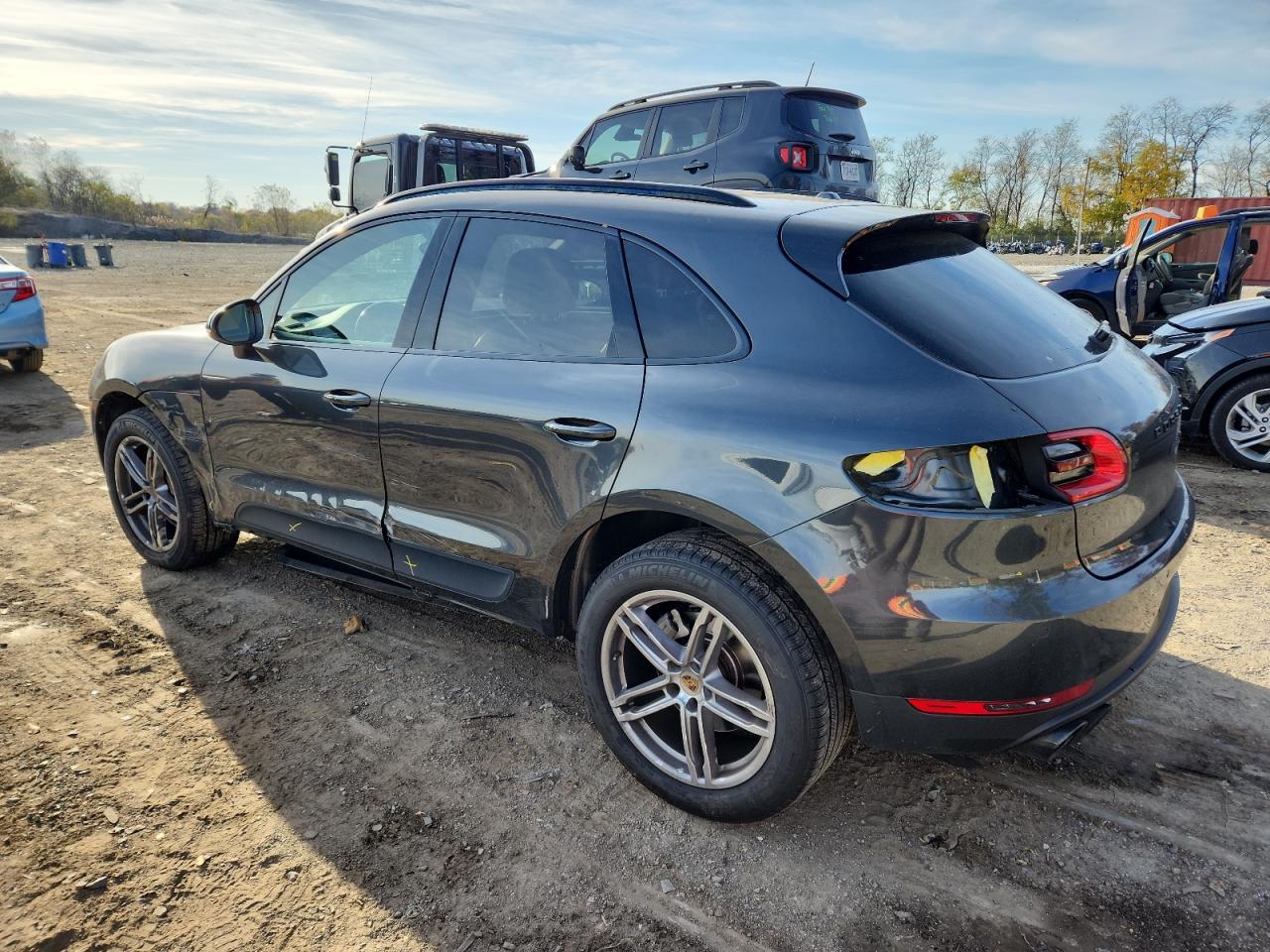 2018 PORSCHE Macan
