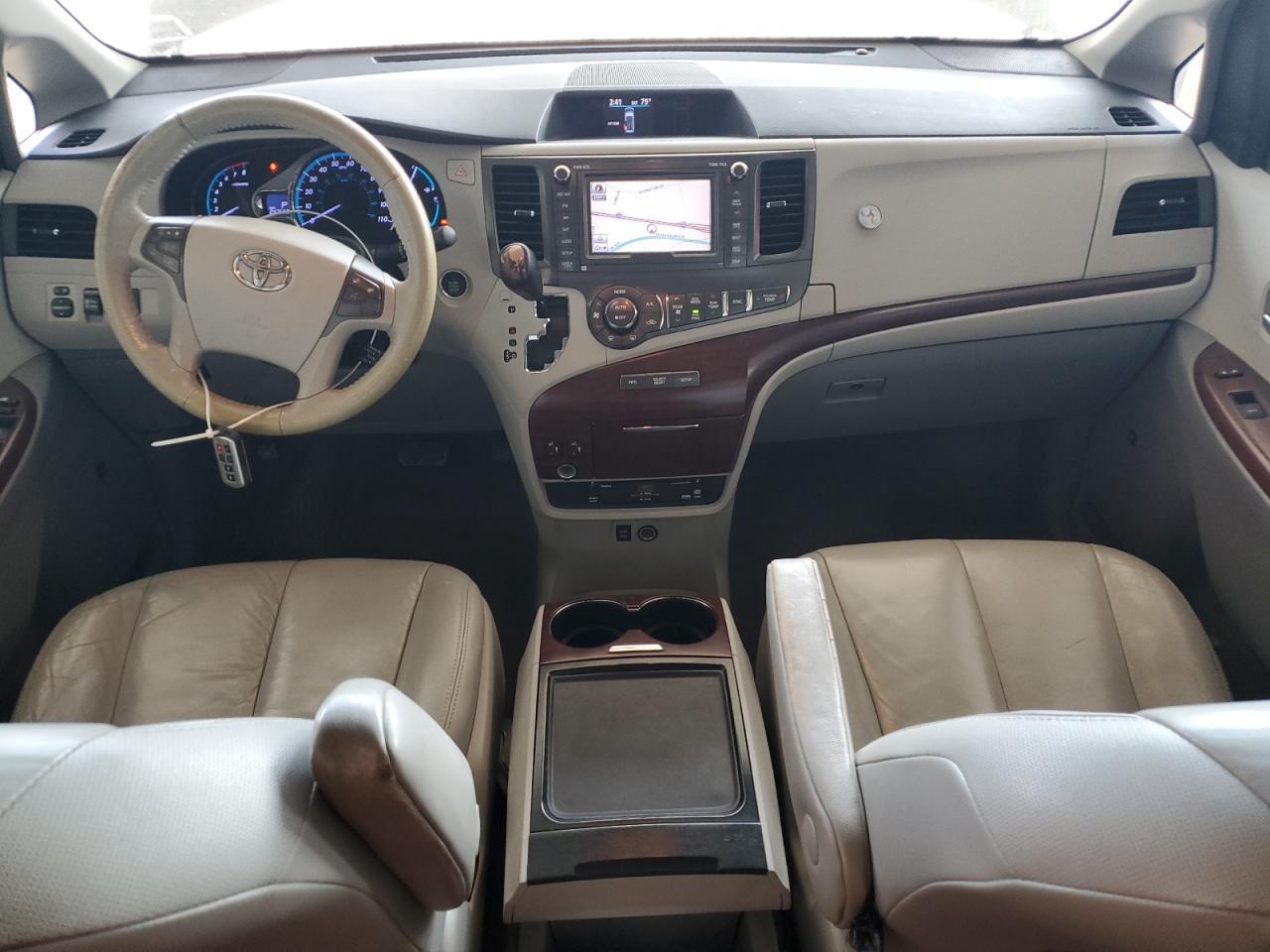 2012 TOYOTA SIENNA