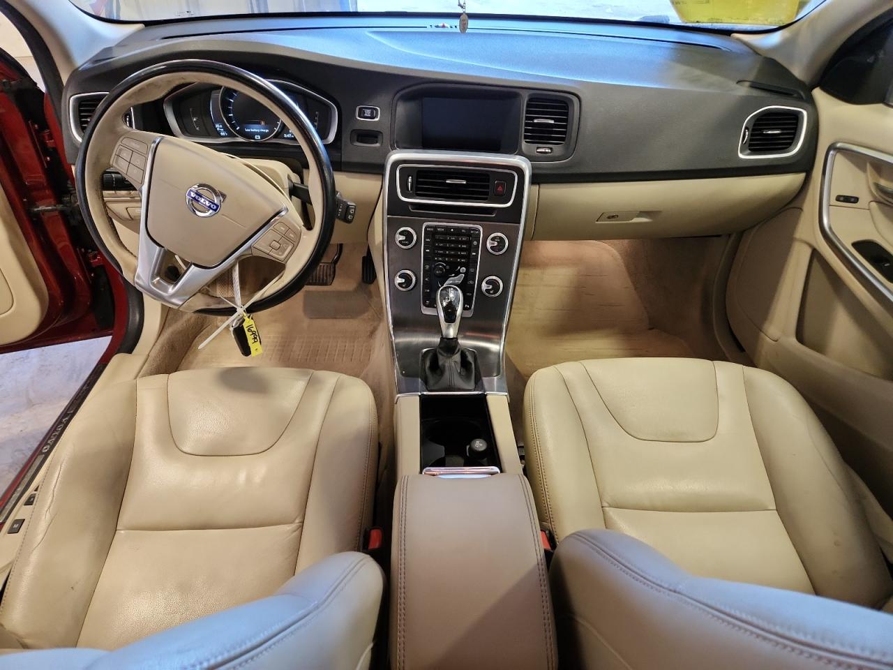 2016 VOLVO V60
