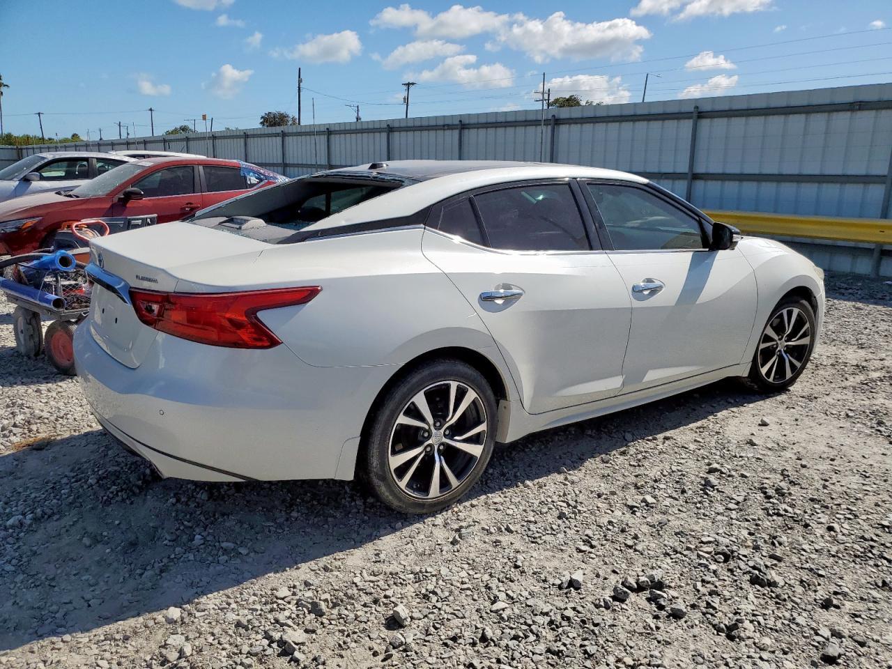 2017 NISSAN Maxima