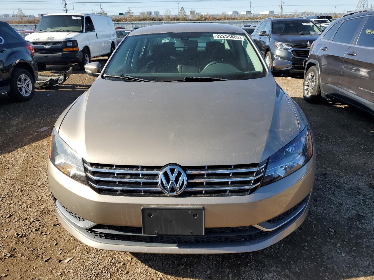 2015 VOLKSWAGEN Passat