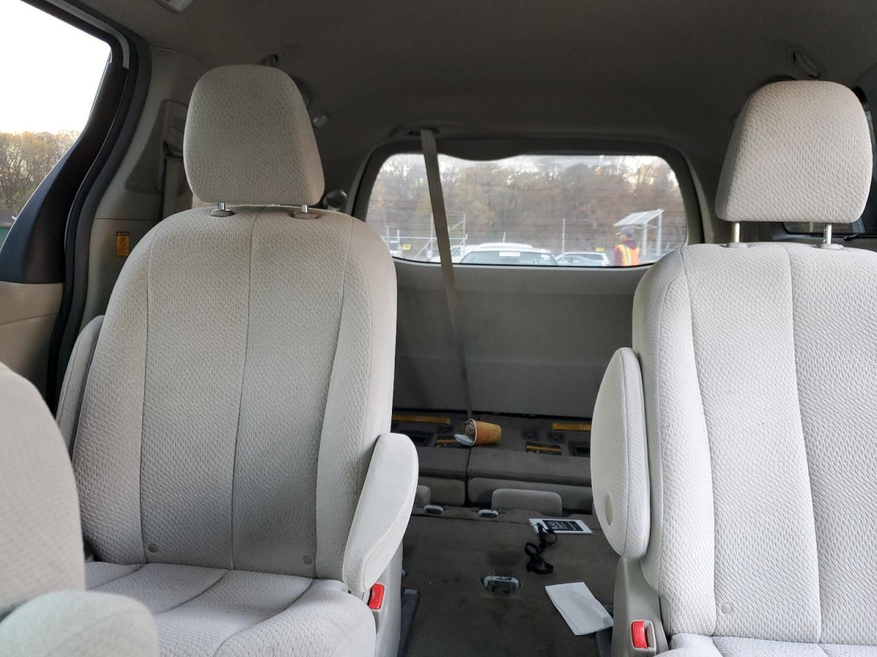 2013 TOYOTA SIENNA