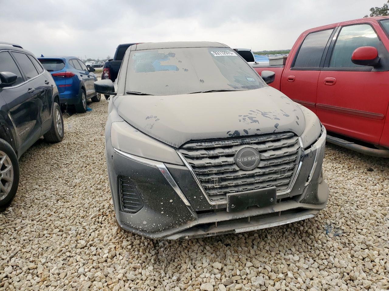 2024 NISSAN KICKS
