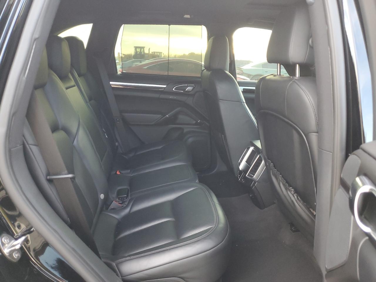 2016 PORSCHE CAYENNE