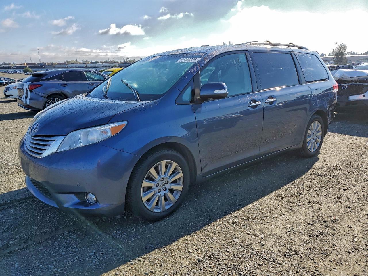 2013 TOYOTA SIENNA