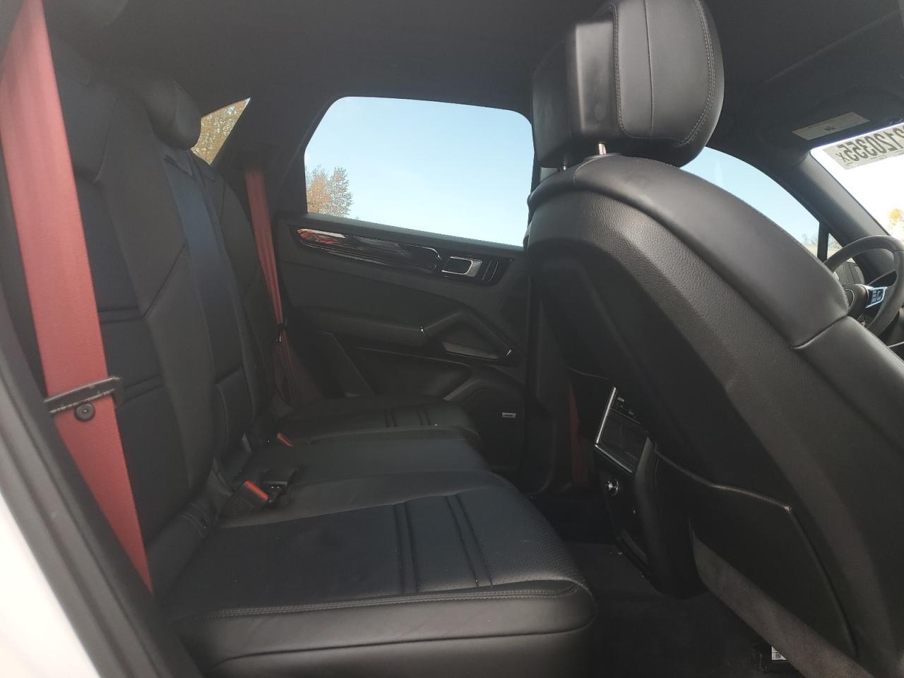2019 PORSCHE CAYENNE