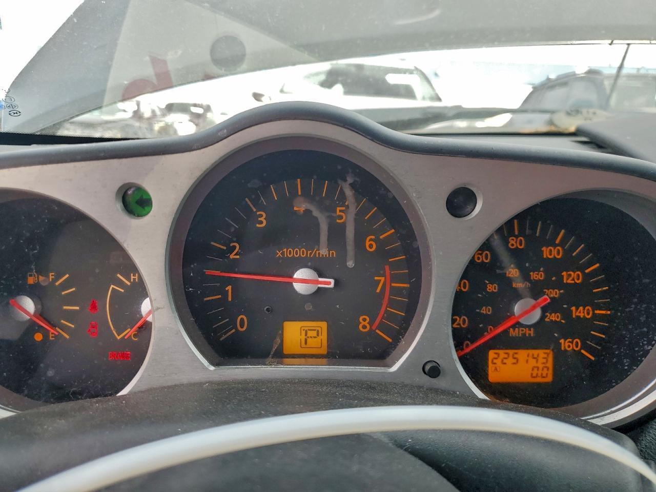 2004 NISSAN Z