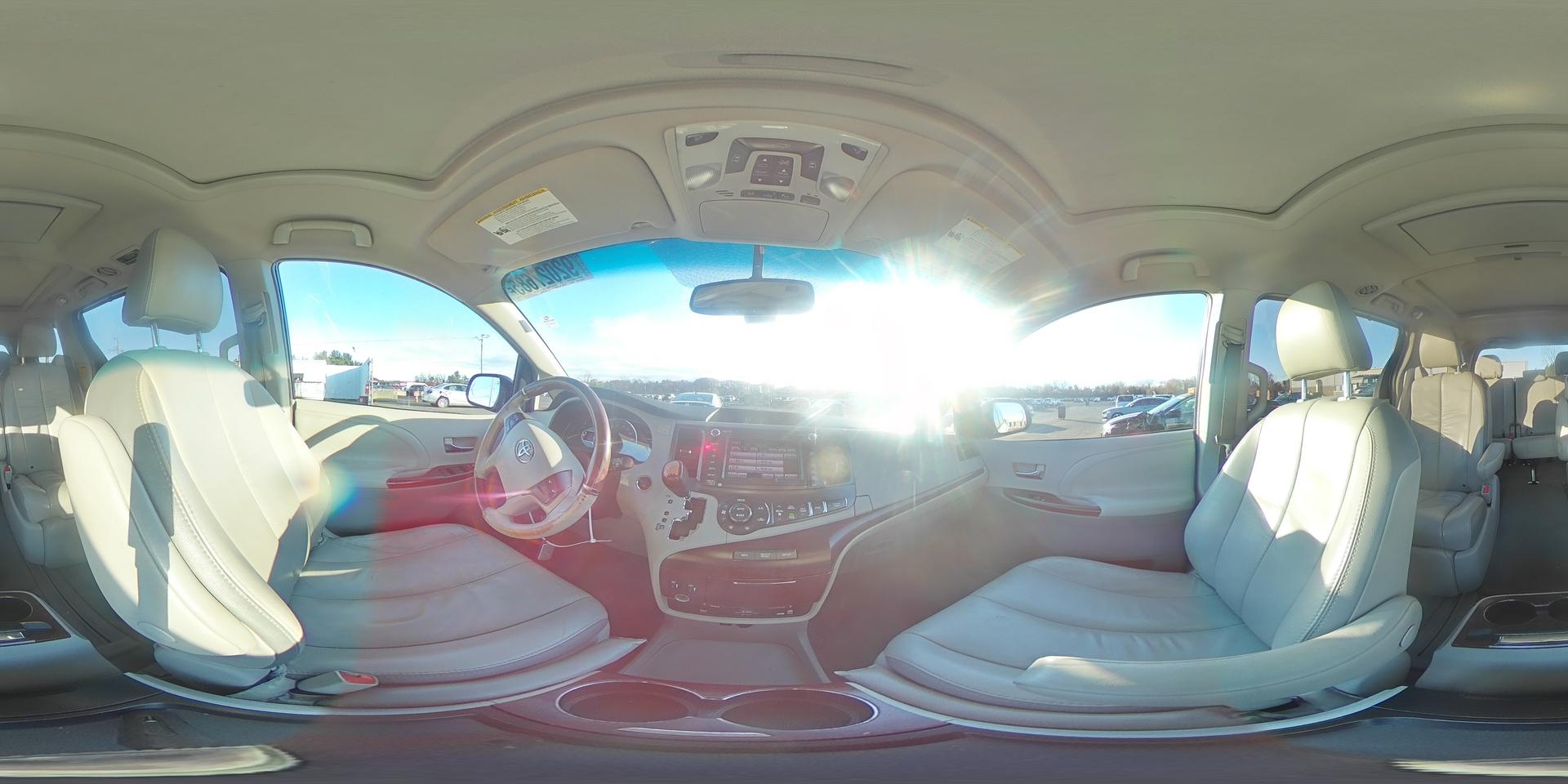 2011 TOYOTA SIENNA