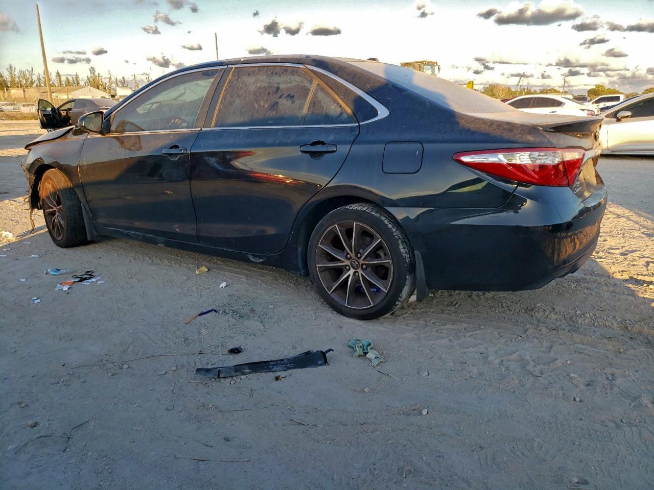 2017 TOYOTA CAMRY