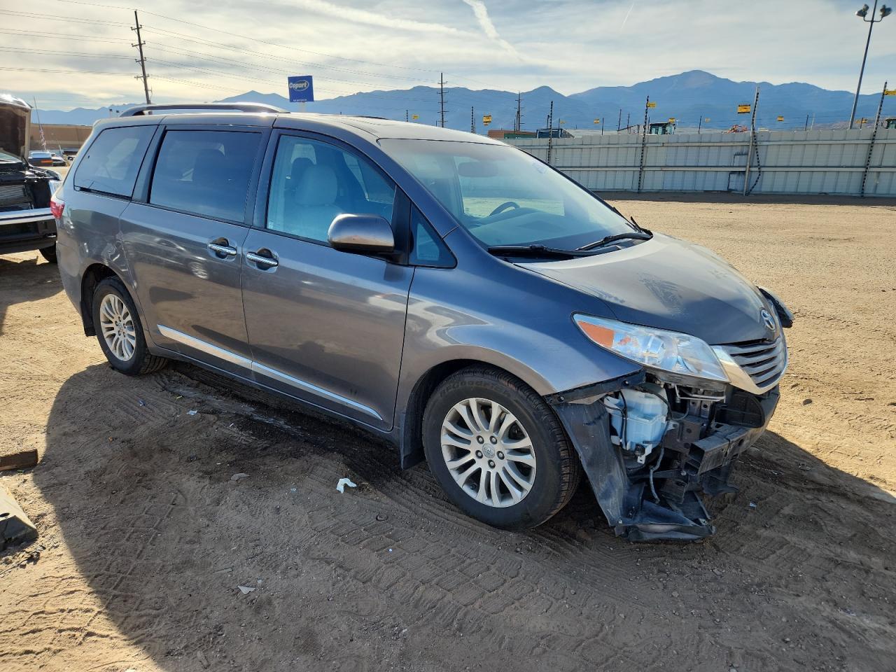 2017 TOYOTA SIENNA