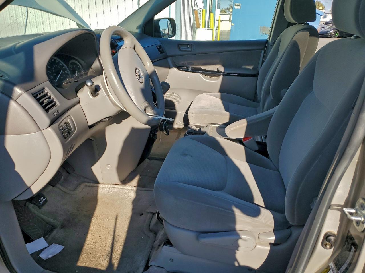 2005 TOYOTA SIENNA
