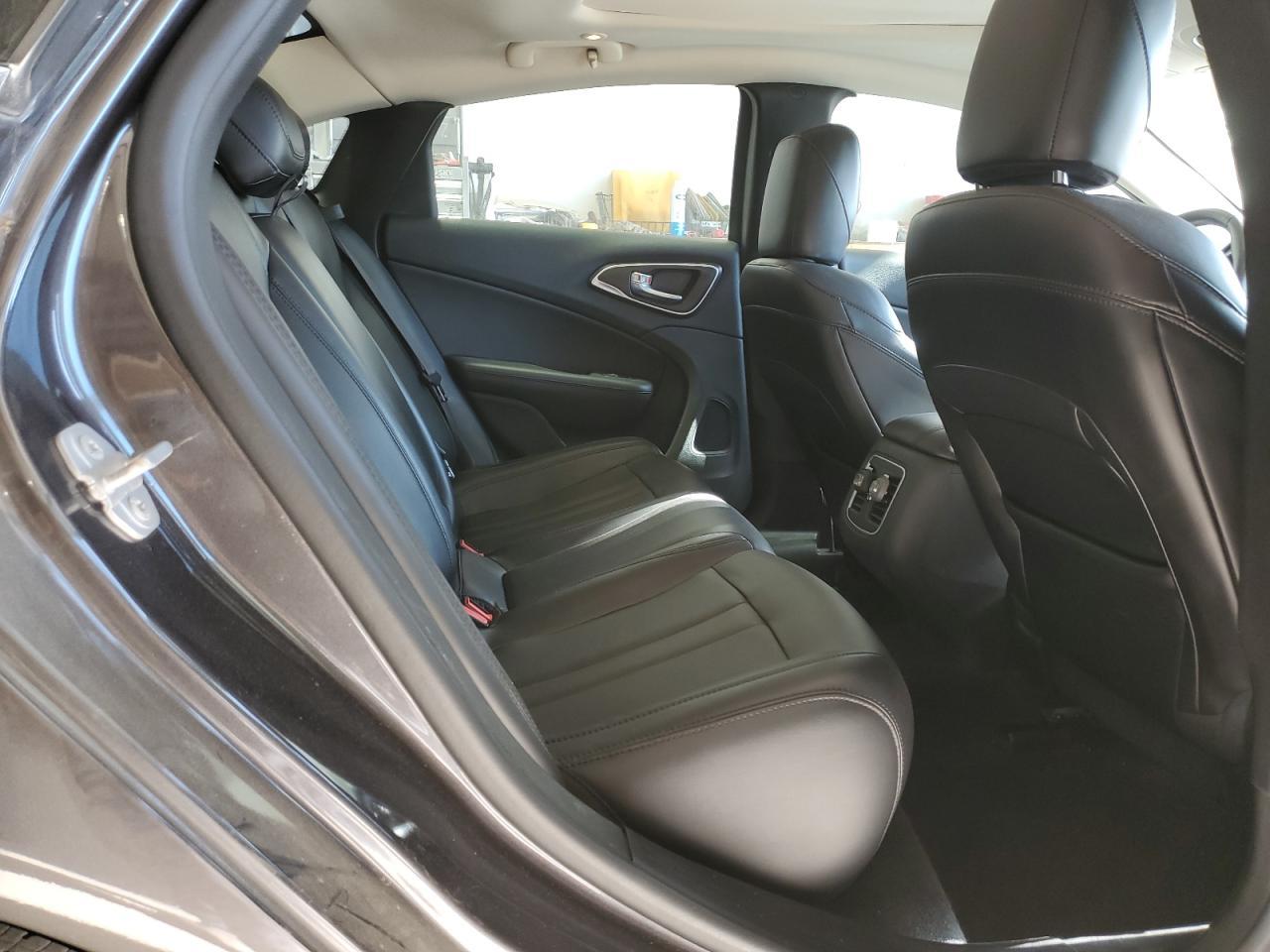 2015 CHRYSLER 200