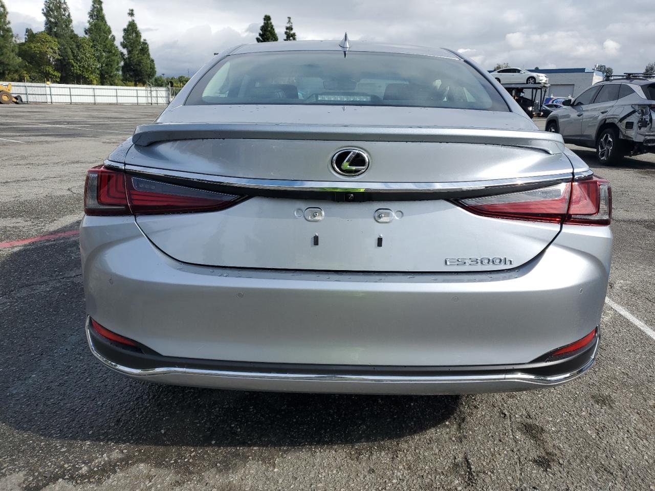 2025 LEXUS ES 300H