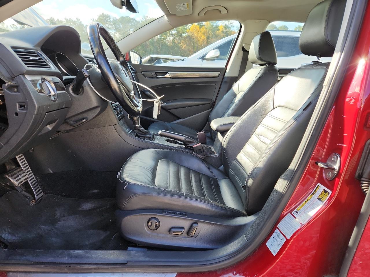 2017 VOLKSWAGEN Passat