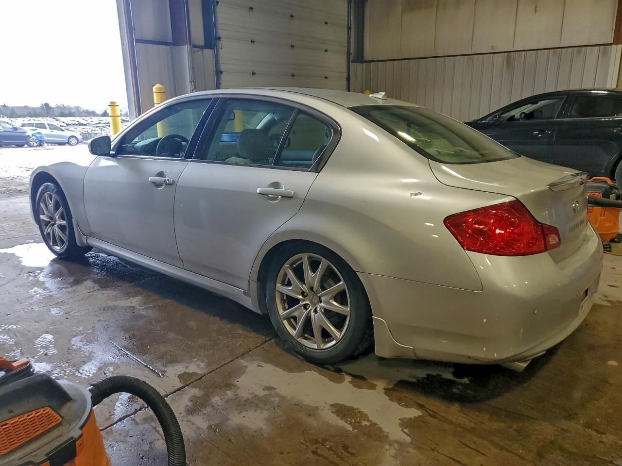 2011 INFINITI G37