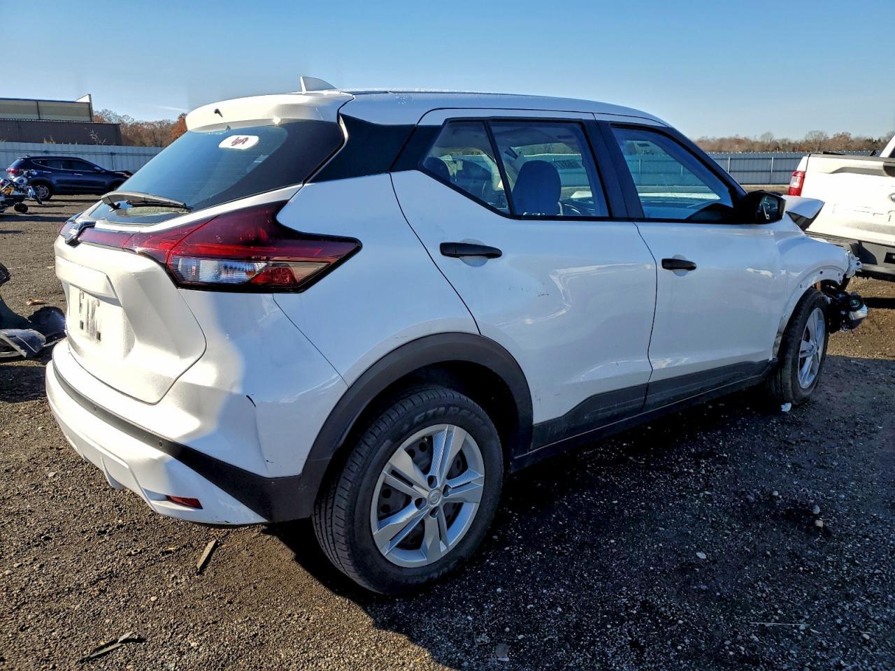 2024 NISSAN KICKS