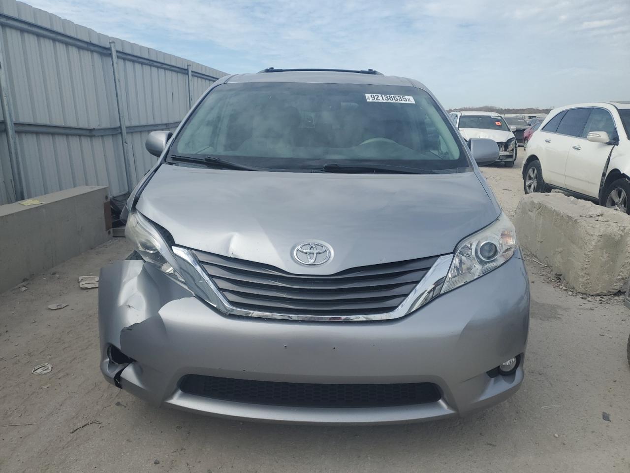 2012 TOYOTA SIENNA