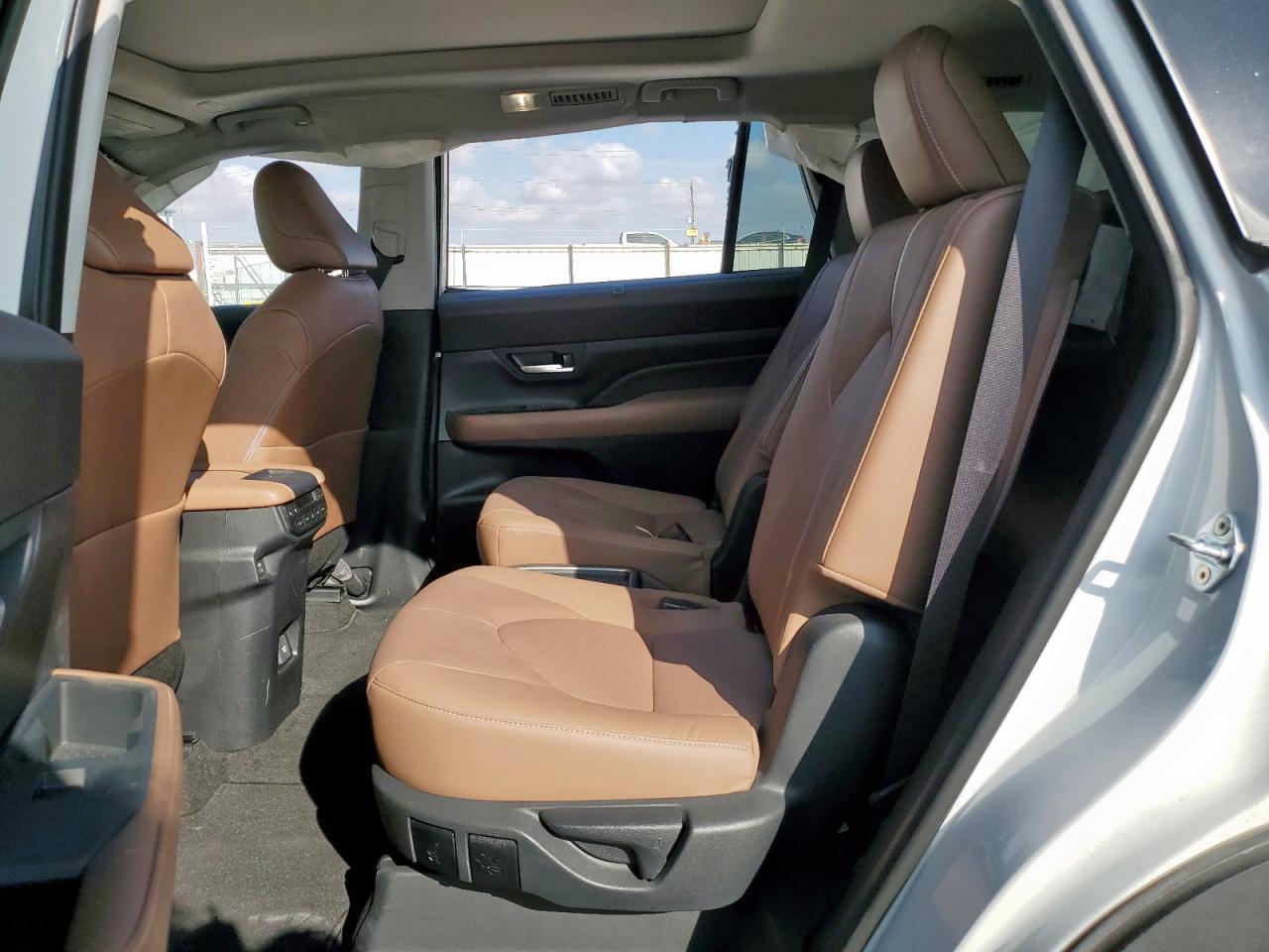 2024 TOYOTA HIGHLANDER