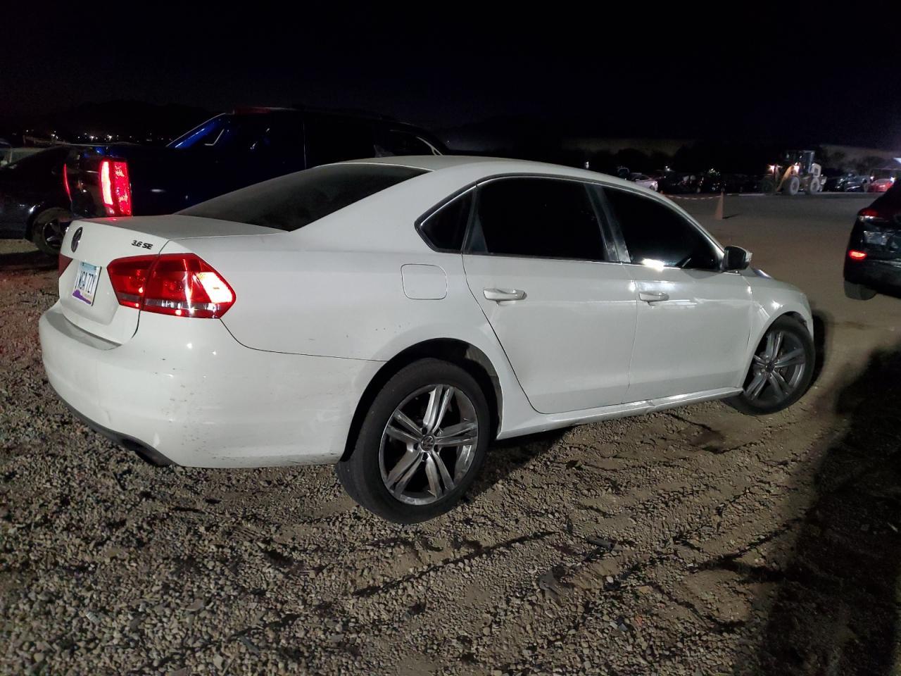 2012 VOLKSWAGEN Passat