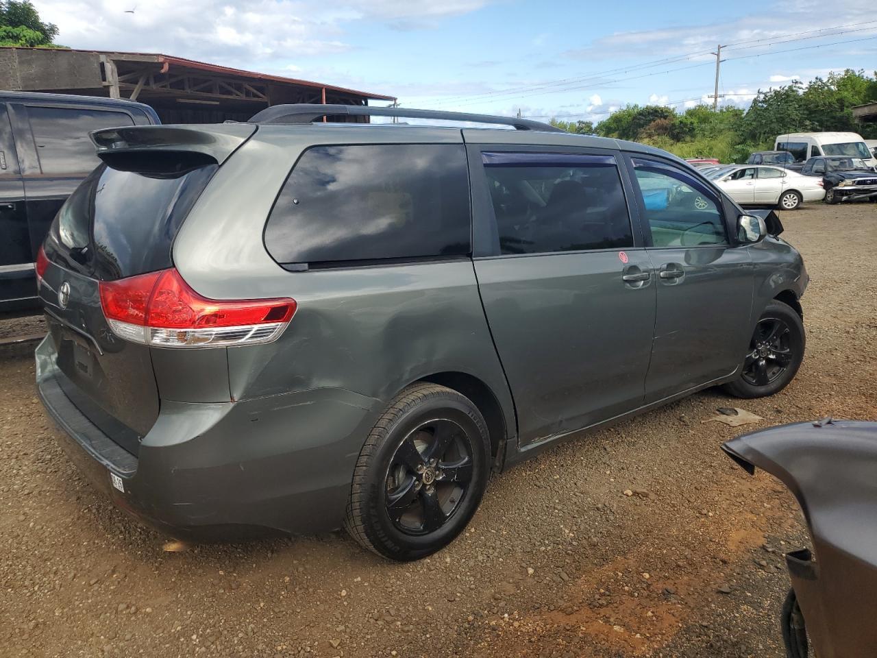 2014 TOYOTA SIENNA