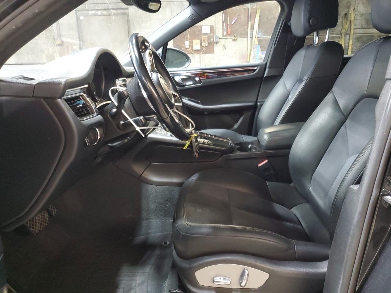 2017 PORSCHE Macan