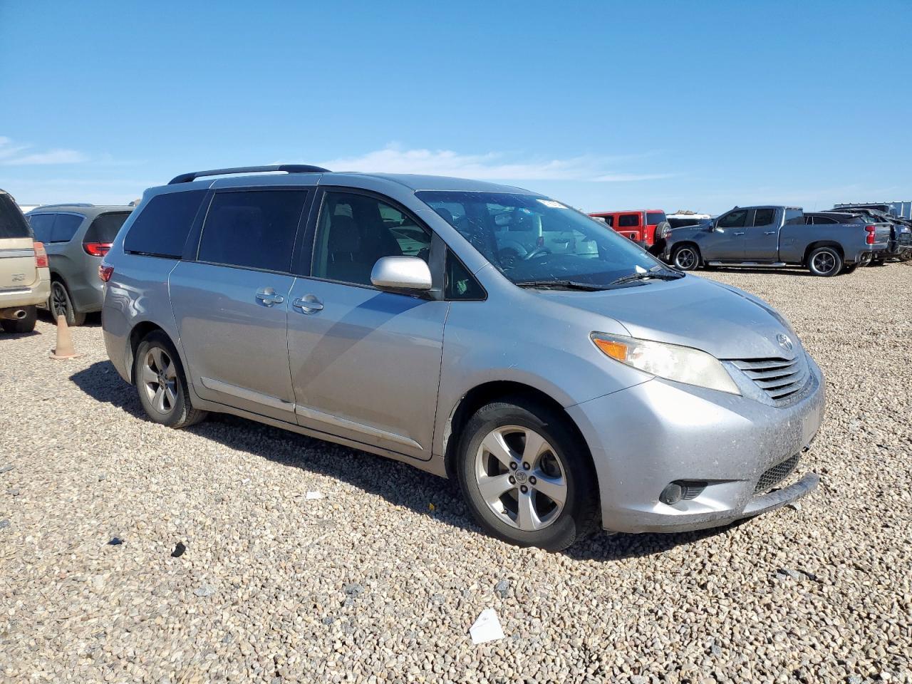 2017 TOYOTA SIENNA