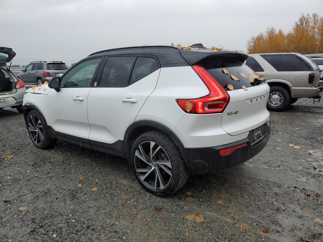 2022 VOLVO XC40