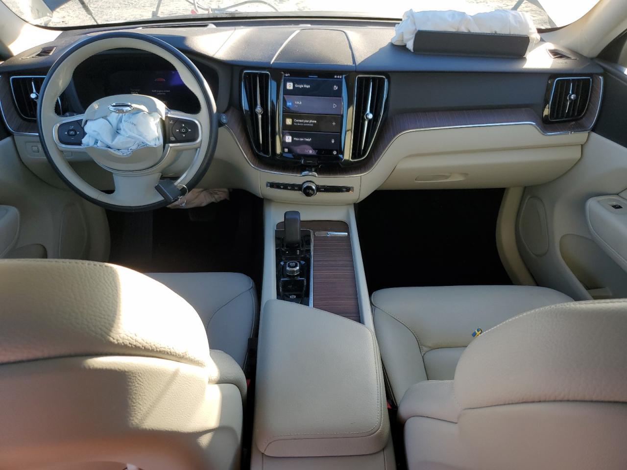 2022 VOLVO XC60