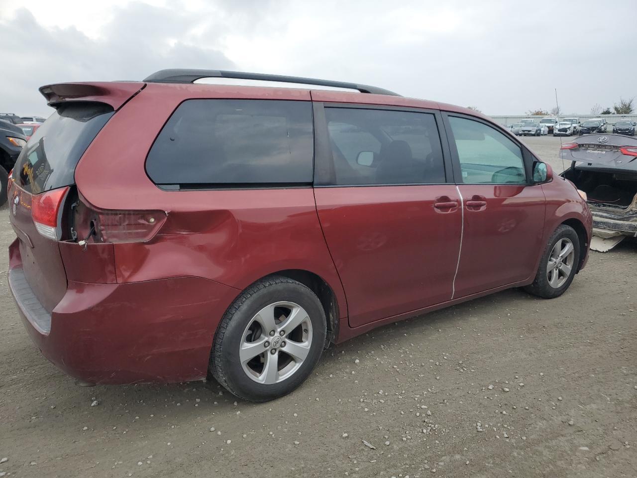 2012 TOYOTA SIENNA