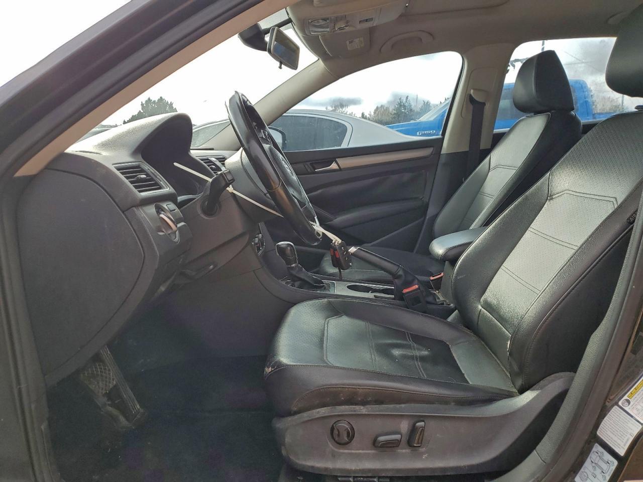 2015 VOLKSWAGEN Passat
