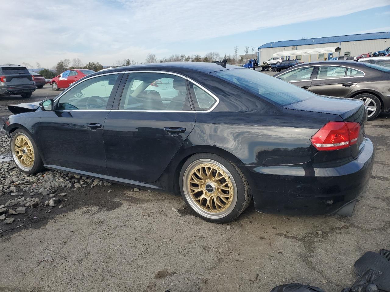 2012 VOLKSWAGEN Passat