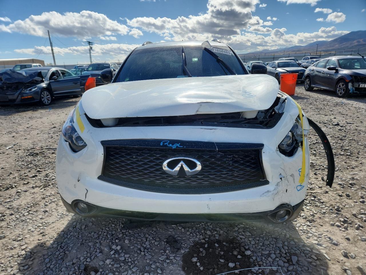 2017 INFINITI QX70