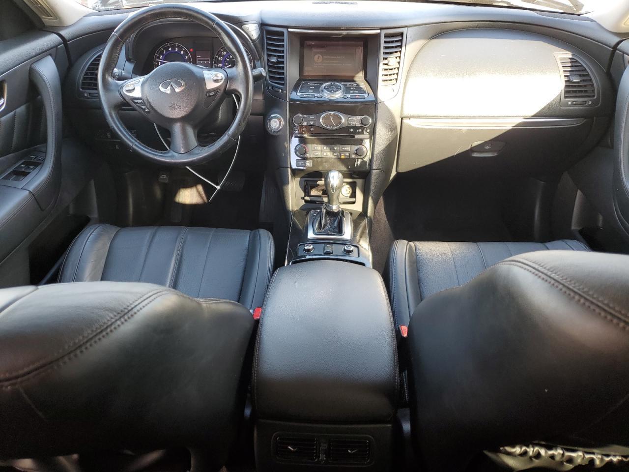 2016 INFINITI QX70