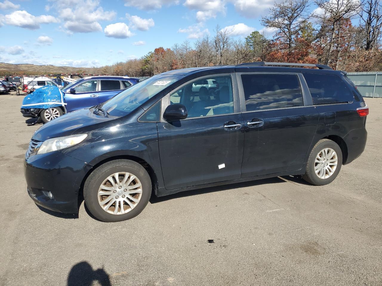 2017 TOYOTA SIENNA