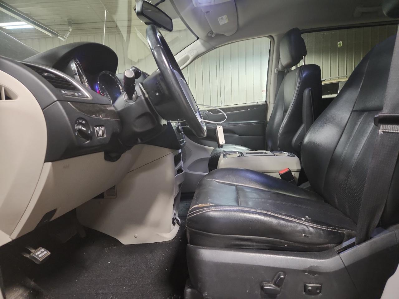 2012 CHRYSLER Town & Country
