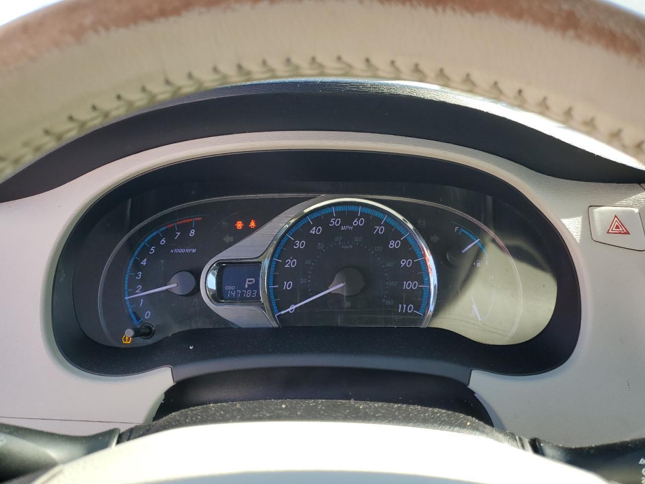 2011 TOYOTA SIENNA
